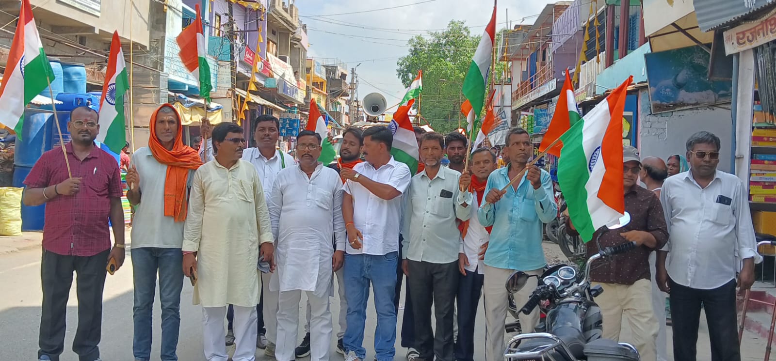 मझिआंव में भाजपा ने निकाली हर घर तिरंगा यात्रा