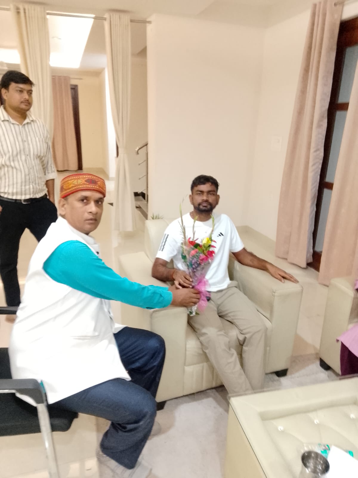 विधायक जयराम महतो से मिले पूर्व विधायक प्रतिनिधि मणिकांत सिंह, हरसंभव सहयोग का मिला भरोसा