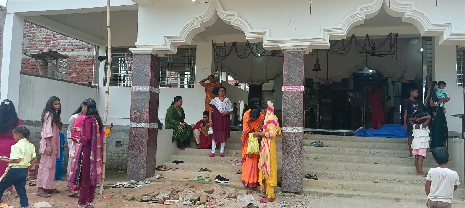 मझिआंव एवं बरडीहा : तीसरी सोमवारी और नागपंचमी पर शिवालयों में उमड़ी श्रद्धालुओं की भीड़