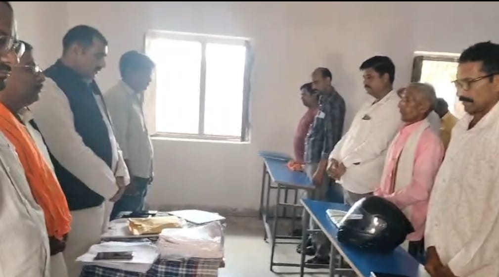 मझिआंव : हार्ट अटैक से भाजपा नेता शंभू चौधरी का निधन, अंतिम संस्कार में उमड़े लोग