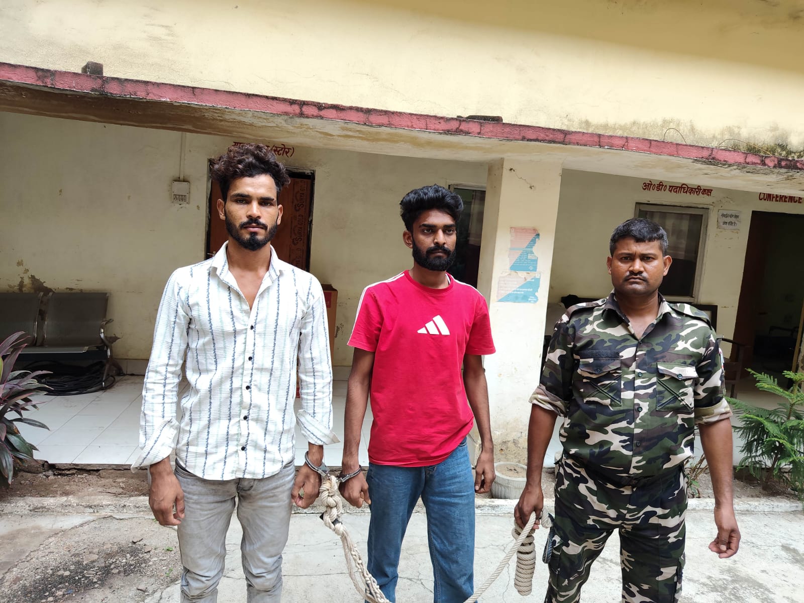 गढ़वा स्टेशन रोड पर लूट की फिराक में जुटे दो शातिर हथियार के साथ गिरफ्तार