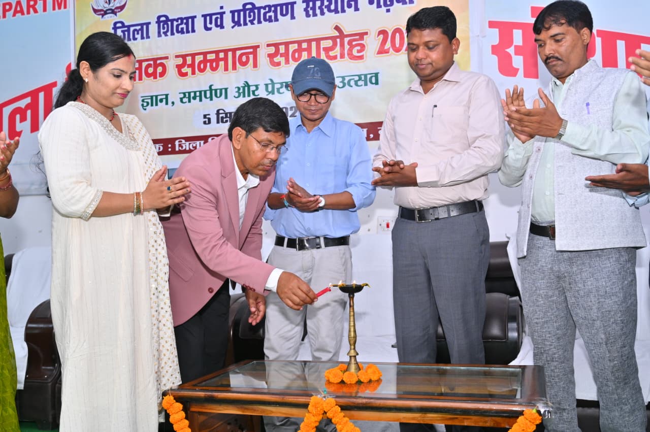 आदर्श विद्यालय अखौरी टोला में समारोहपूर्वक मना शिक्षक दिवस