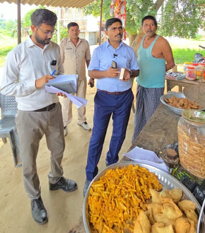 मिष्ठान दुकानों में छापेमारी, इंडस्ट्रियल रंग से तैयार जलेबी नष्ट