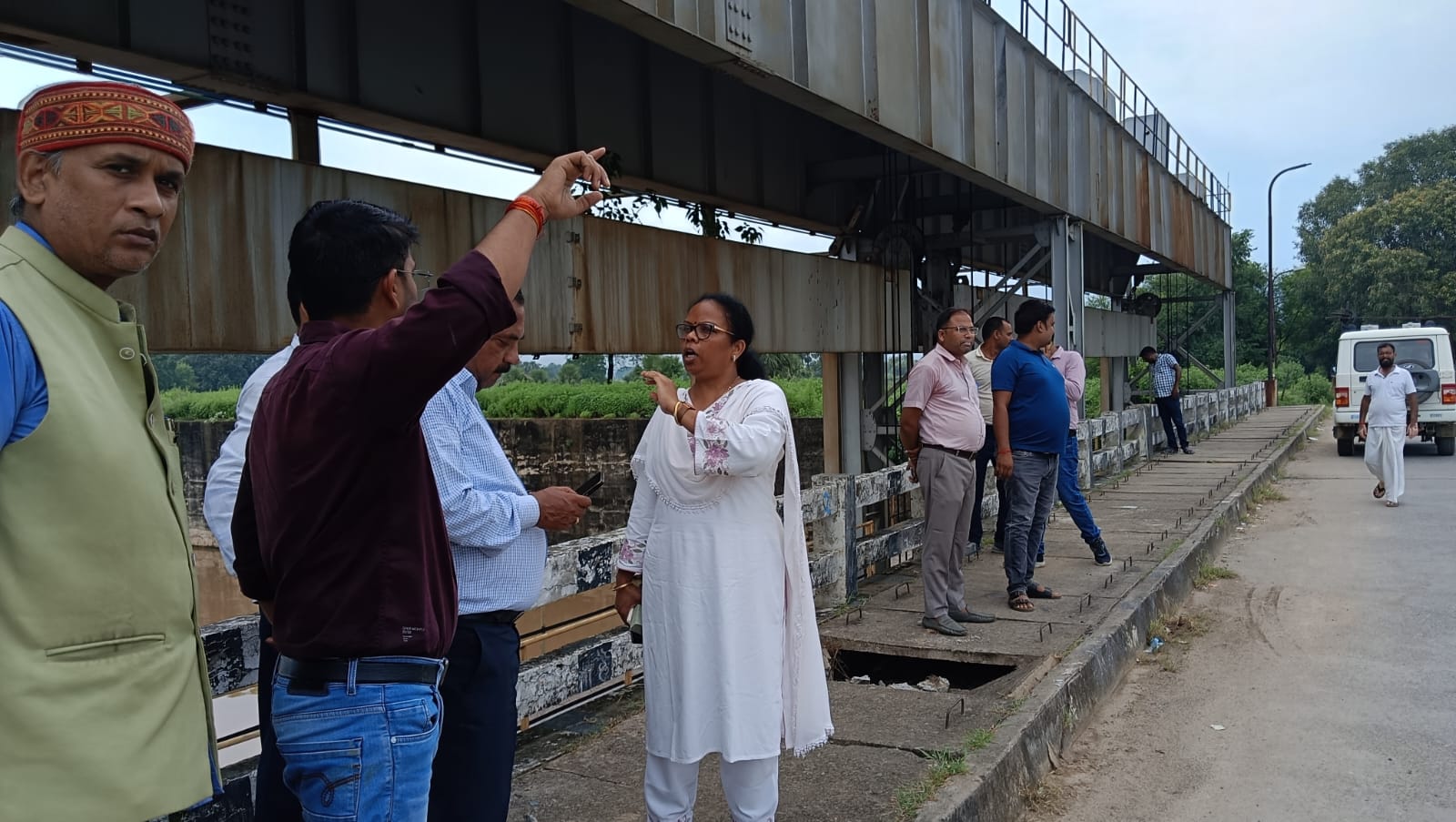 बिना पूर्व सूचना कांडी प्रखंड कार्यालय पहुंचीं डीडीसी, योजनाओं का लिया जायजा